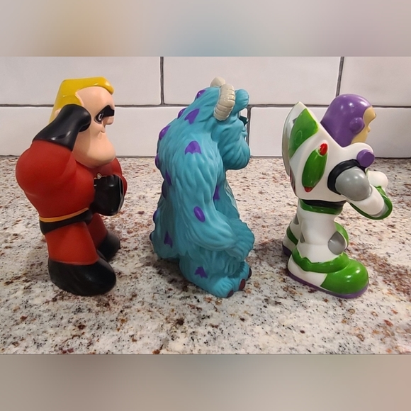 Set of three Pixar squeaky figures, Mr. Incredible, Sully and Buzz Lightyear - Picture 8 of 11